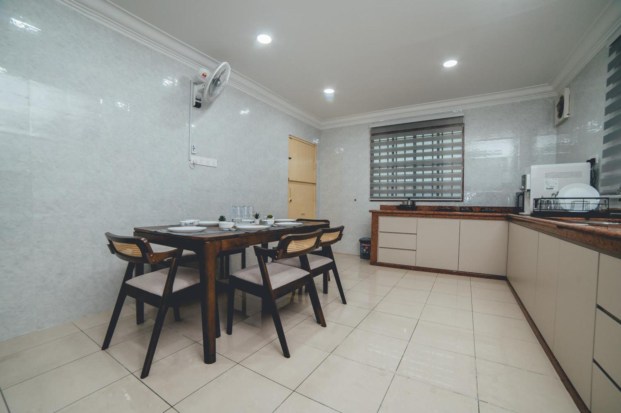 Shinchan Chill 14pax Landed Pooltable Ktv Bbq Bukit Indah Apartment Johor Bahru