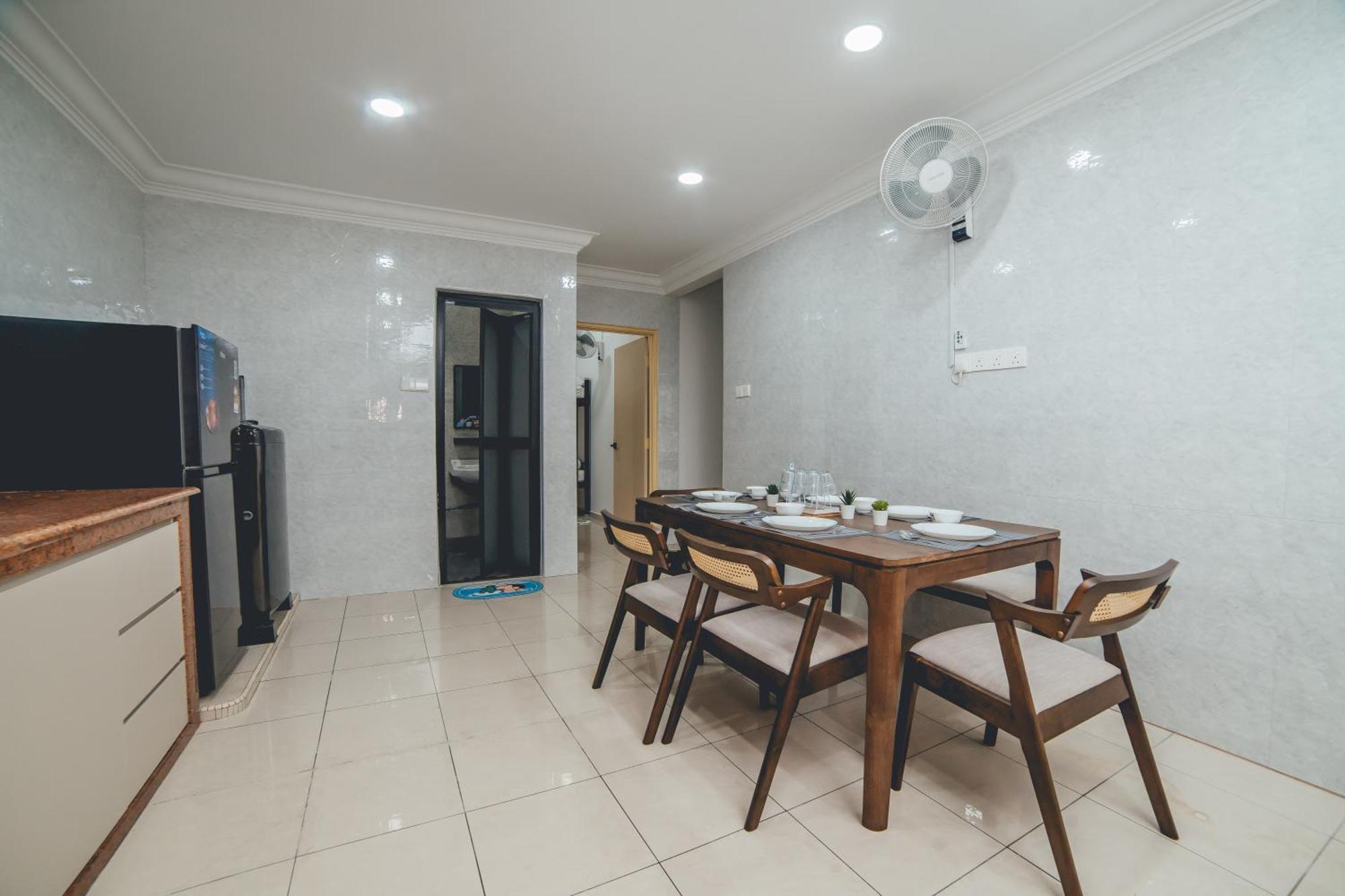 Apartment Shinchan Chill 14pax Landed Pooltable Ktv Bbq Bukit Indah