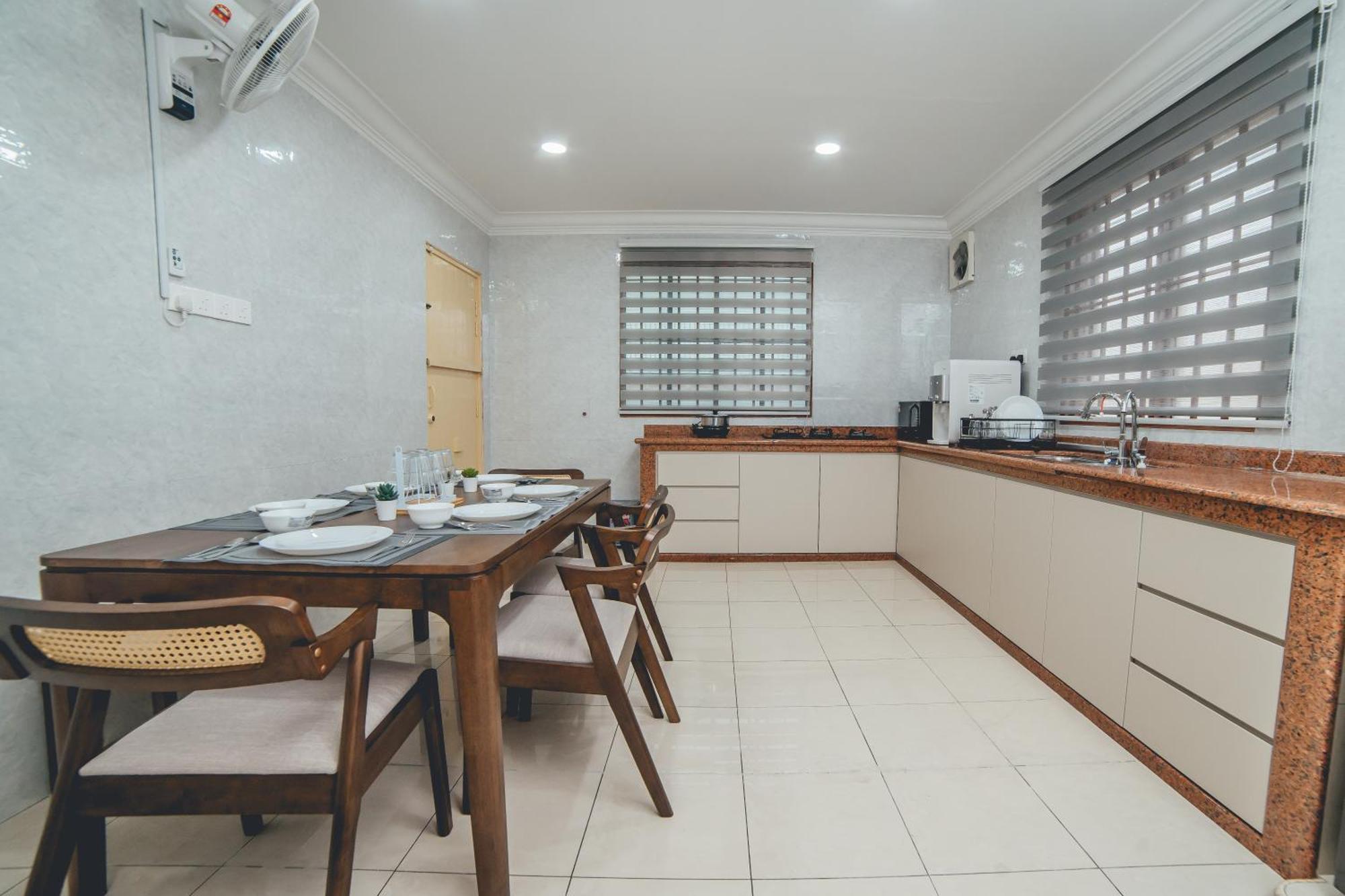 Apartment Shinchan Chill 14pax Landed Pooltable Ktv Bbq Bukit Indah Johor Bahru